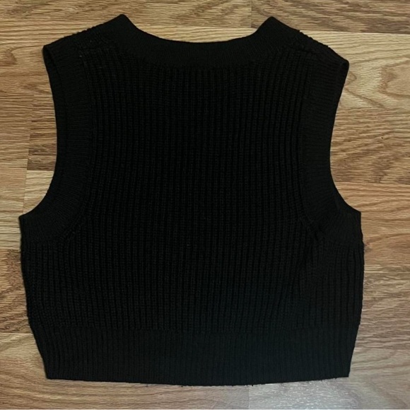 H&M Black Ribbed Knit Vest - Picture 2 of 3